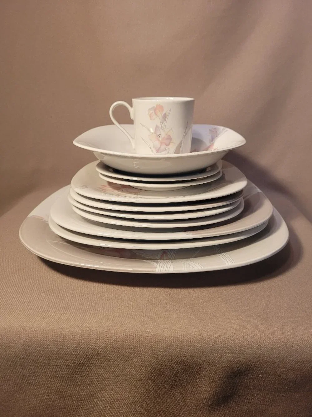 Mikasa Acacia CE901 (Lot of 11 Pieces) dinner salad cup saucer soup chop platter